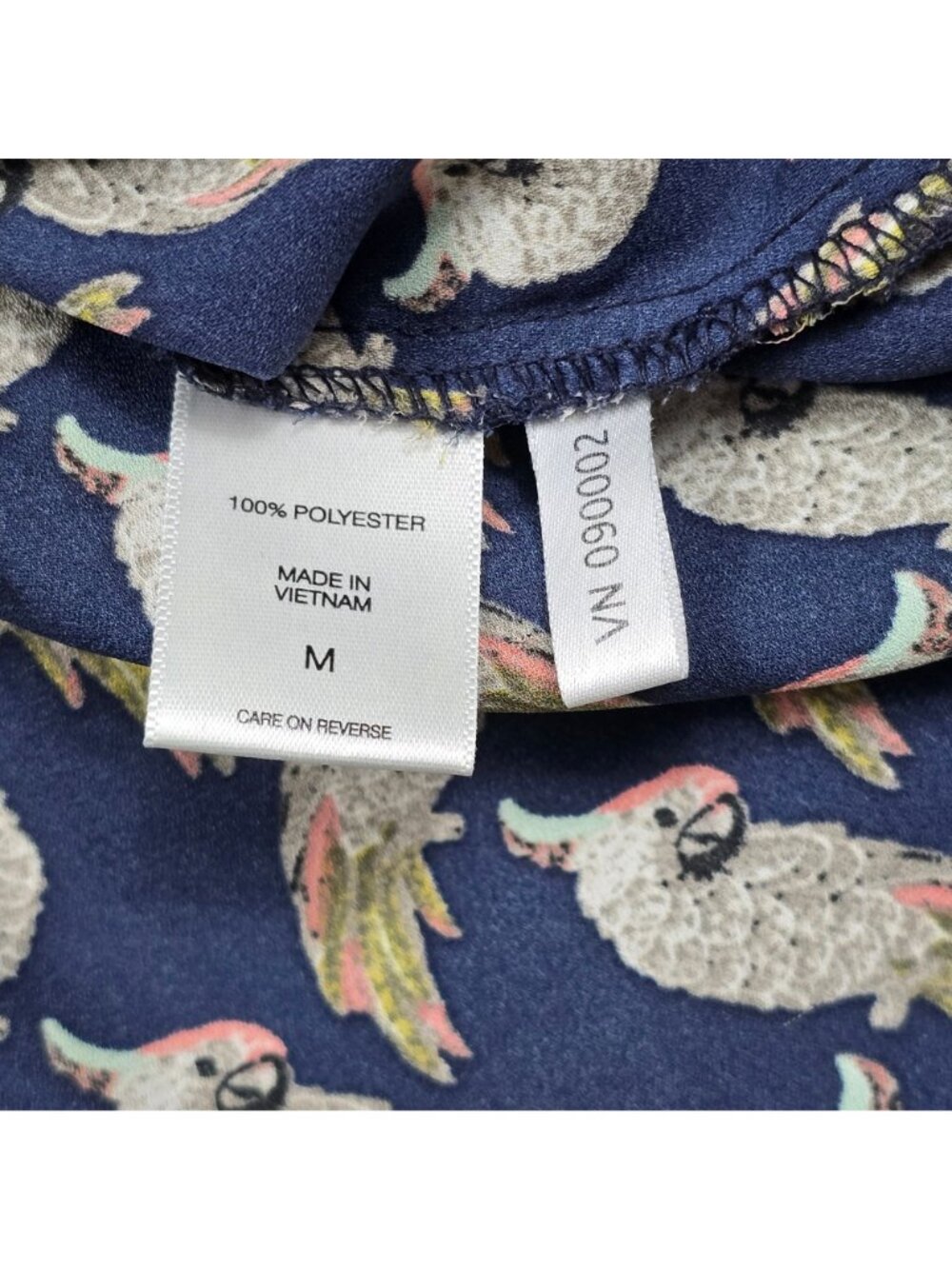 Soho New York & Company Shirt M Birds Parrot Button-Up Navy Long Sleeve - Picture 5 of 6